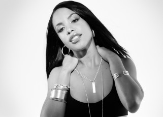Картинка музыка aaliyah певица украшения черно-белая