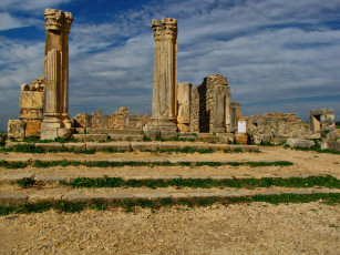 обоя columns, volubilis, roman, ruins, morocco, africa, города, исторические, архитектурные, памятники