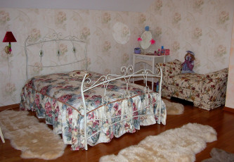 обоя интерьер, детская, комната, зеркало, кровать, коврики, кукла