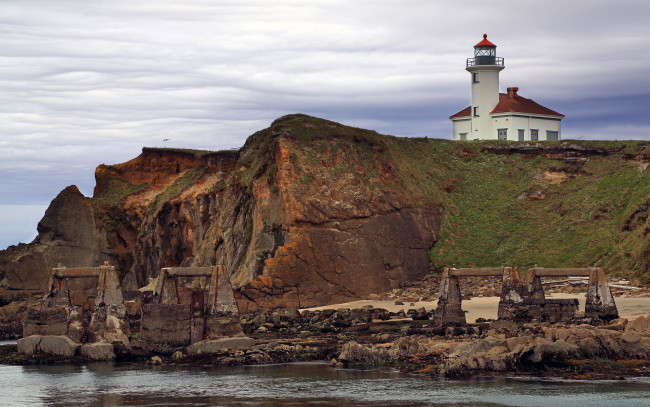 Обои картинки фото cape, arago, lighthouse, природа, маяки, скала, обрыв, побережье