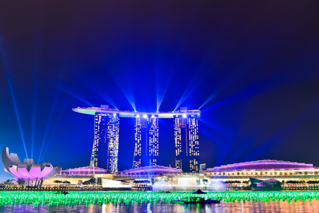 Обои картинки фото город, города, сингапур, ночь, подсветка, отель-казино