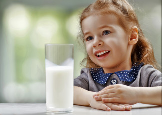 Картинка разное дети девочка стакан молоко
