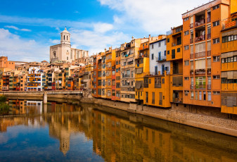 Картинка girona catalonia spain города улицы площади набережные жирона испания набережная река мост здания