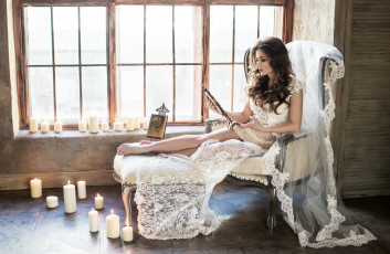 Картинка девушки -unsort+ брюнетки +шатенки свечи кресло зеркало кружева брюнетка настроение окно