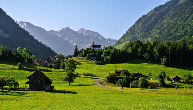 Обои картинки фото flueli швейцария, города, - пейзажи, flueli, швейцария, дома, горы, луга, пейзаж