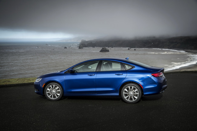 Обои картинки фото 2015 chrysler 200 s, автомобили, chrysler, голубой, ночь, металлик, побережье