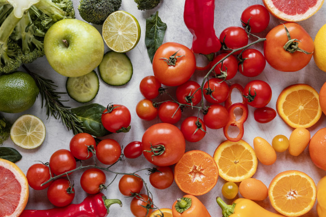 Обои картинки фото еда, фрукты и овощи вместе, яблоки, апельсины, лайм, помидоры, огурец