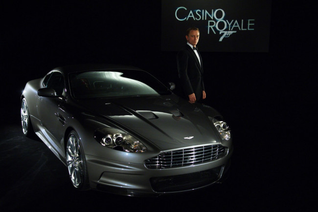 Обои картинки фото кино фильмы, 007,  casino royale, джеймс, бонд, машина