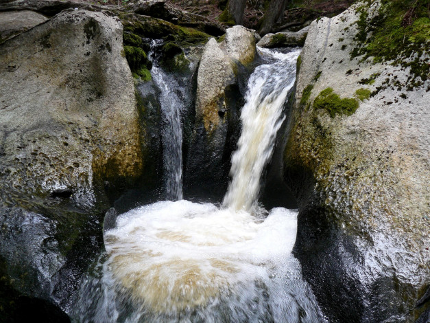 Обои картинки фото природа, водопады, расселина, камни, река, водопад