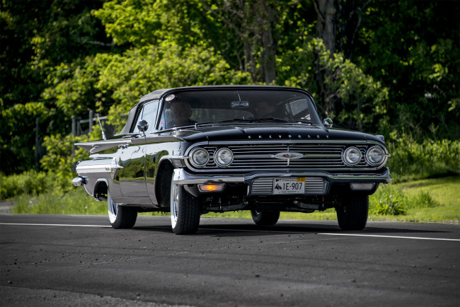 Обои картинки фото chevrolet impala, автомобили, chevrolet, автопробег, выставка, автошоу