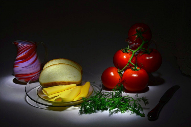Обои картинки фото еда, помидоры, томаты, хлеб, зеленб