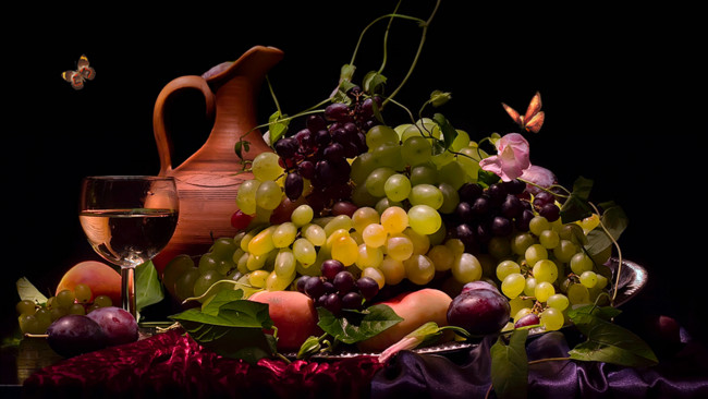 Обои картинки фото еда, фрукты,  ягоды, персики, сливы, виноград
