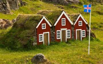 Картинка разное садовые+и+парковые+скульптуры трава домики камни исландия флаг