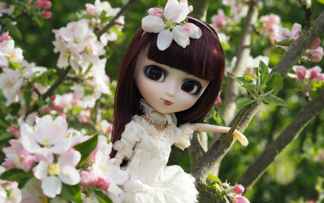 Обои картинки фото разное, игрушки, кукла, весна, дерево, яблоня, цветение, девочка