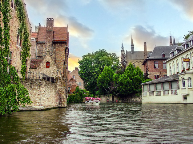 Обои картинки фото города, брюгге , бельгия, лодка, дома, канал