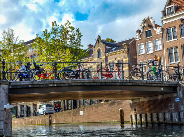 Обои картинки фото города, амстердам , нидерланды, канал, мост, велосипеды