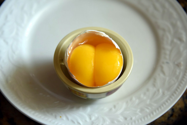 Обои картинки фото еда, Яйца, желток, двойной