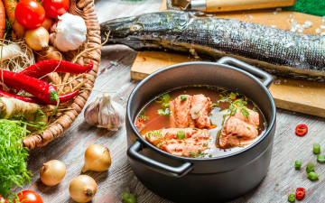 Картинка еда первые+блюда лук чеснок перец свежая рыба уха рыбный суп