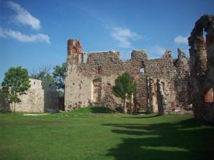 Картинка руины замка добеле латвия города исторические архитектурные памятники