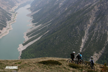 Картинка спорт велоспорт озеро велосипед горы