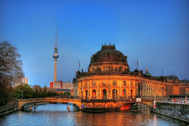 Обои картинки фото города, берлин, германия, мост, вечер, музей, здание, река