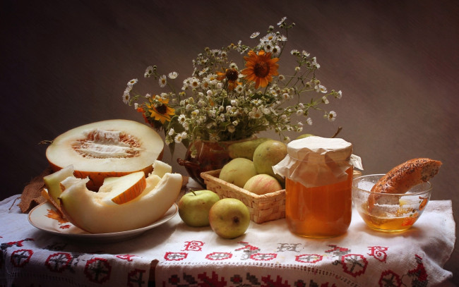 Обои картинки фото еда, натюрморт, букет, цветы, бублик, дыня, мед, яблоки