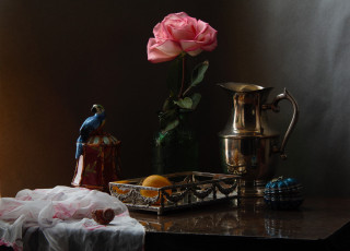 Картинка разное предметы+быта натюрморт с цветами розой