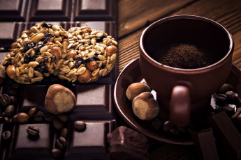 Картинка еда кофе +кофейные+зёрна орех шоколад печенье блюдце чашка