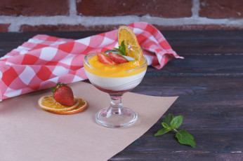 Картинка еда мороженое +десерты сладость ягоды крем десерт клубника