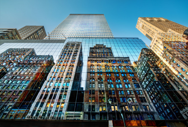 Обои картинки фото new, york, city, города, нью, йорк, сша, небоскрёбы, фонарь, здания, отражение