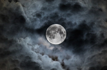 обоя космос, луна, ночь, небо, тучи