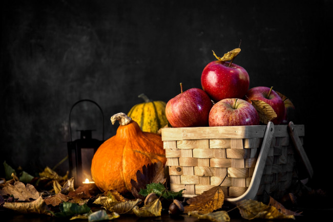 Обои картинки фото еда, фрукты,  ягоды, натюрморт, тыква, осень, листья, ялоки, корзина
