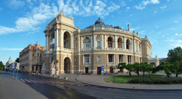 Картинка города одесса+ украина оперный театр фонари одесса улица деревья облака здания небо