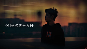 Картинка мужчины xiao+zhan актер толстовка город вечер