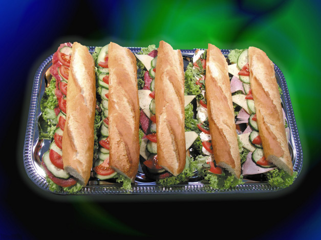 Обои картинки фото еда, бутерброды, гамбургеры, канапе, зелень, сыр, колбаса, багеты, поднос