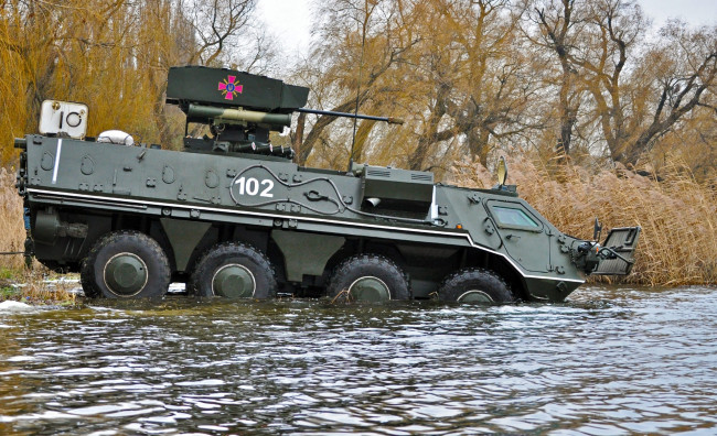 Обои картинки фото техника, военная, украина, бтр, 4, боевой, модуль, плавание