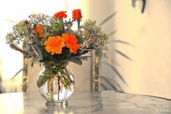 Картинка цветы букеты композиции ваза бархатцы букет