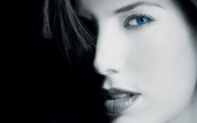 Обои картинки фото Gaby Espino, девушка, девушки, , , синие, глаза, лицо, темный, фон