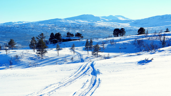 Обои картинки фото природа, зима, снег, дом, деревья, холмы