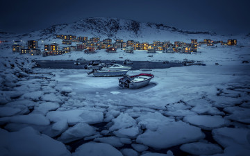 Картинка корабли моторные+лодки озеро лед лодки свет дома поселок зима