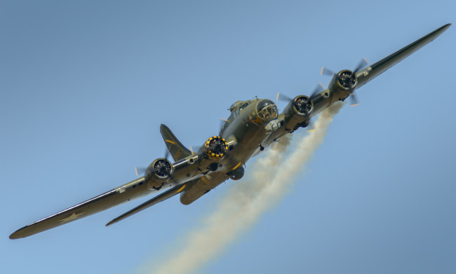 Обои картинки фото b17 flying fortress, авиация, боевые самолёты, бомбардировщик