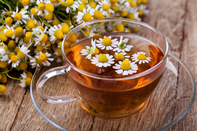Обои картинки фото еда, напитки,  Чай, цветки, ромашка, чай