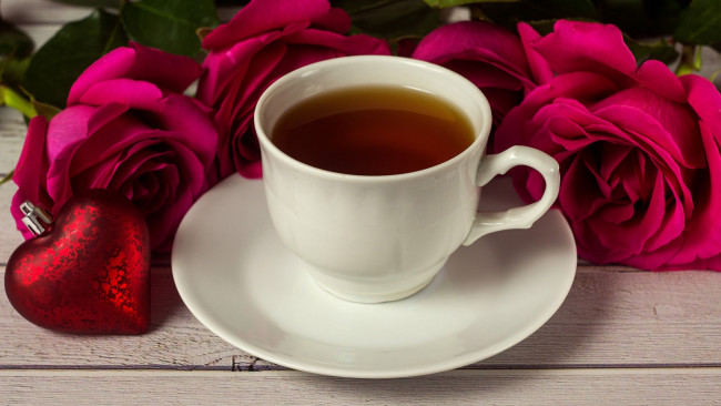 Обои картинки фото еда, напитки,  чай, чашка, чай, сердечко, розы, бутоны
