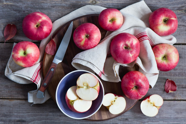 Обои картинки фото еда, яблоки, полотенце, нож
