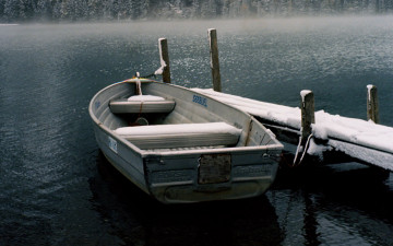 Картинка корабли лодки +шлюпки река лодка снег