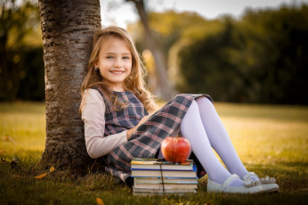 Картинка разное дети девочка дерево книги