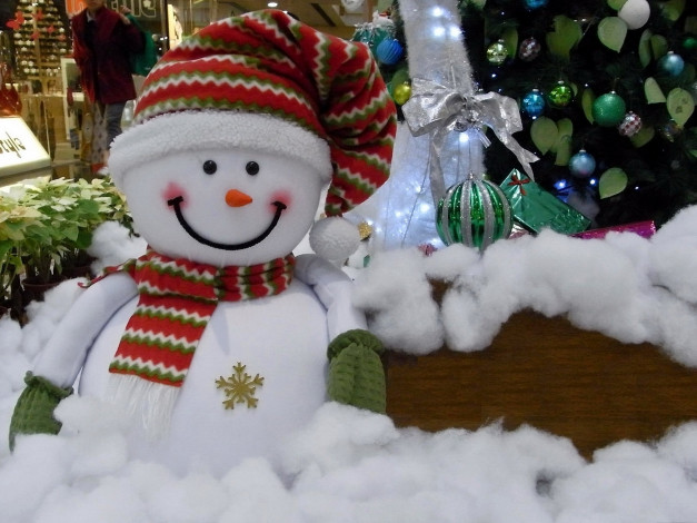 Обои картинки фото праздничные, снеговики, шапочка, шарф