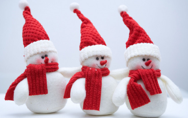Обои картинки фото праздничные, снеговики, троица