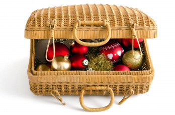 Картинка праздничные шарики чемодан красный