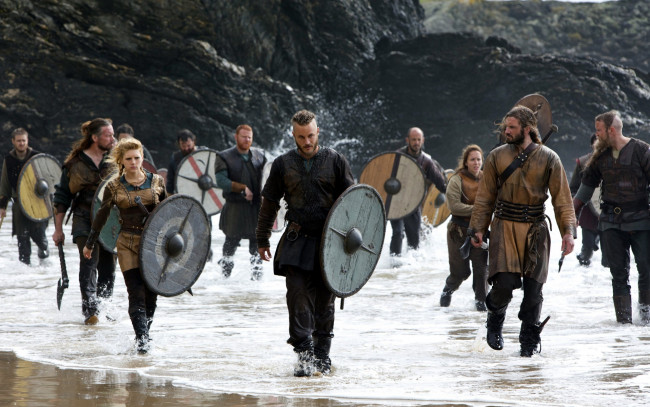 Обои картинки фото кино фильмы, vikings , 2013,  сериал, викинги, щиты, топоры, море